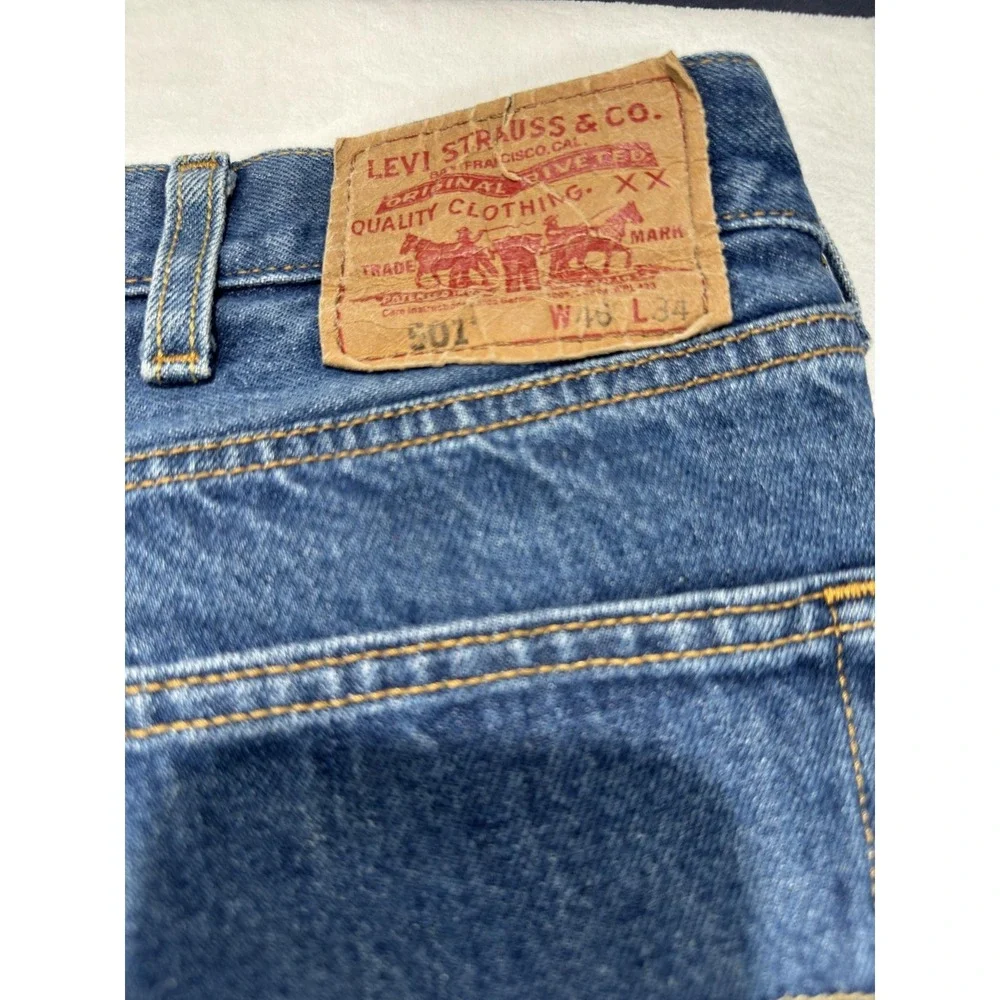 Levis 501 Jeans Mens 46x32 Blue Denim Button Fly Straight Leg Medium Wash XX